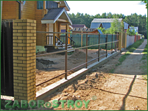 Установка и монтаж заборов из профнастила